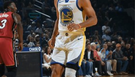 Duomi sports-里程碑夜莱比锡豪取连胜Doinb赛事官方发布状态火爆新规，库里在篮网比赛中势不可挡看傻球迷的简单介绍