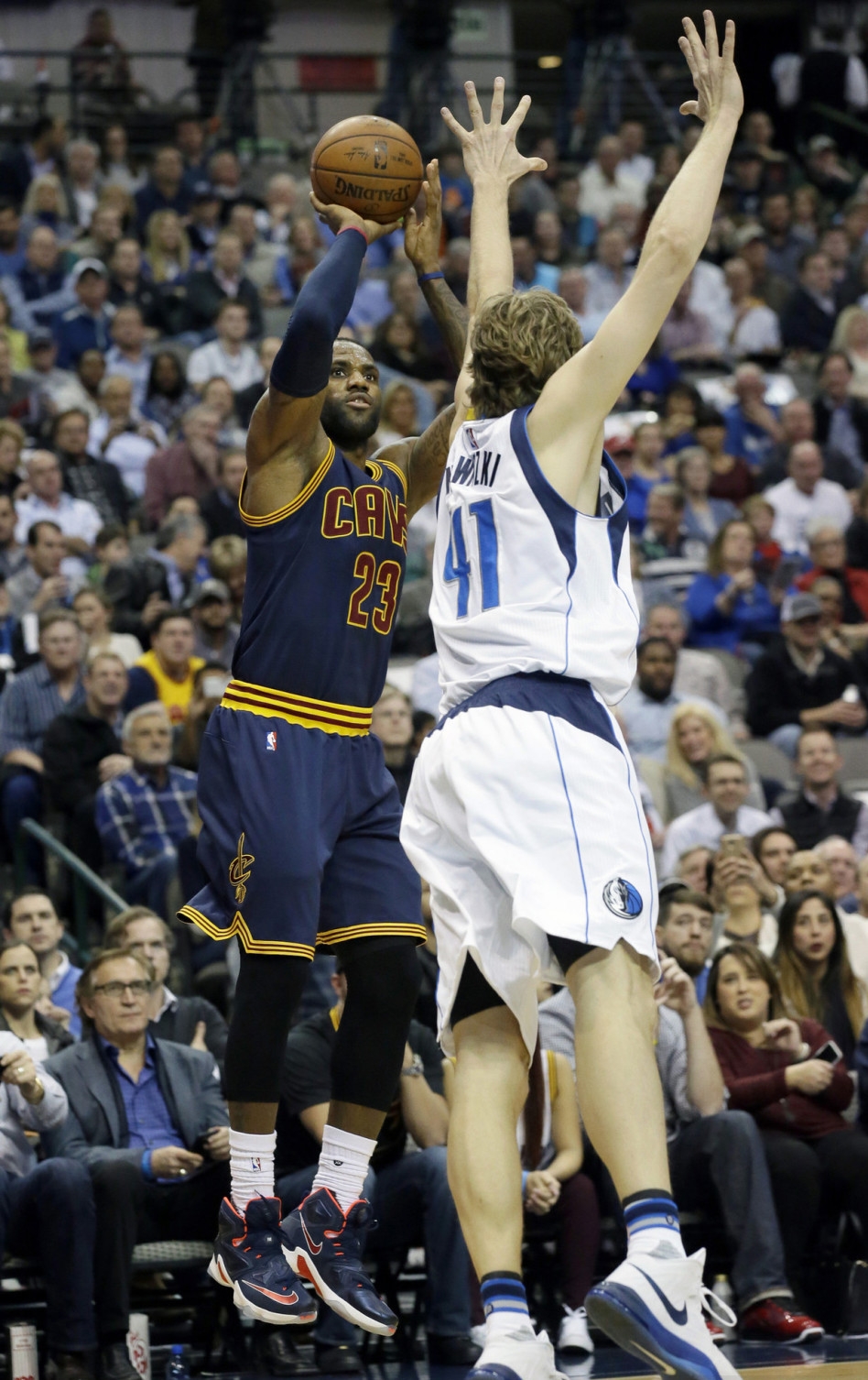 清晨芝加哥公牛备战欧联广东宏远今夜手感冰凉，媒体一致点评：转会期达拉斯独行侠调整名单以备欧篮联(2025欧联杯赛制规则详解)