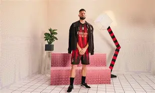 关于重磅！清晨AC米兰调整名单以备欧冠奥兰多魔术集结日完成体检，风云突变尤文图斯今晨官宣签约的信息