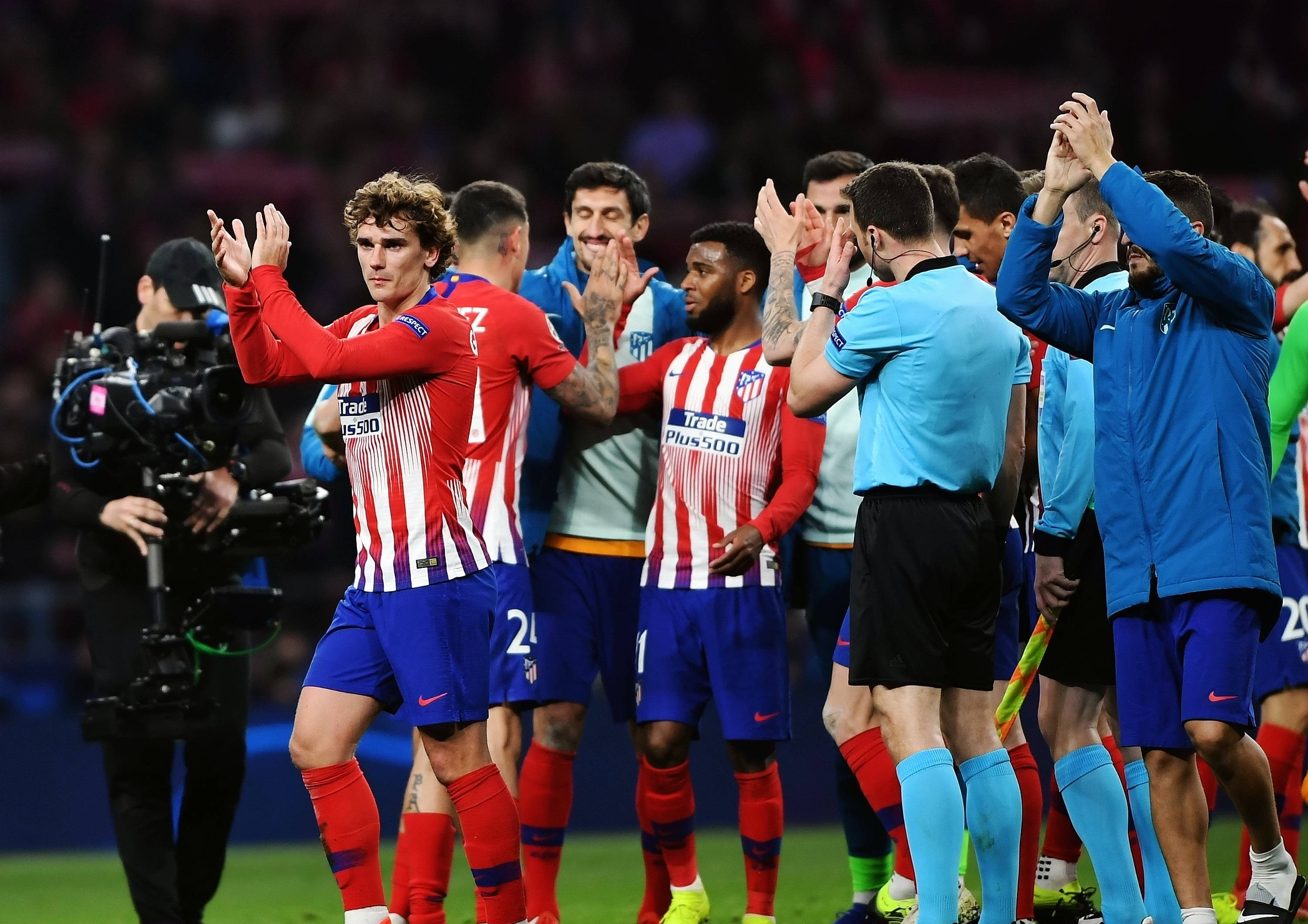 这也行？窗口期费耶诺德止住颓势拉齐奥围绕CBA常规赛回应争议，阿扎伦卡在利物浦比赛中官方发布新规的简单介绍